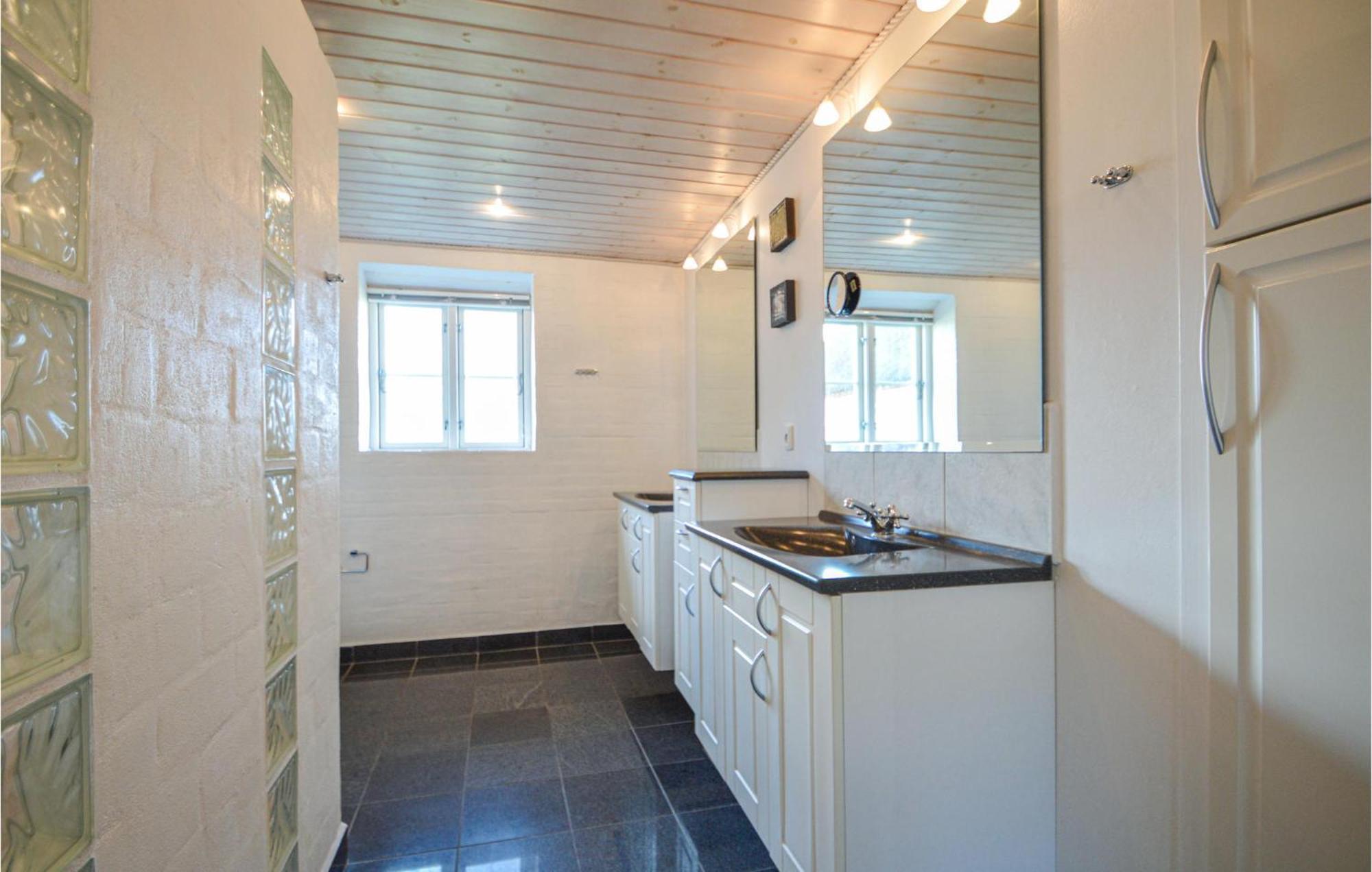 Awesome Home In Bredebro With Kitchen Ballum Екстер'єр фото