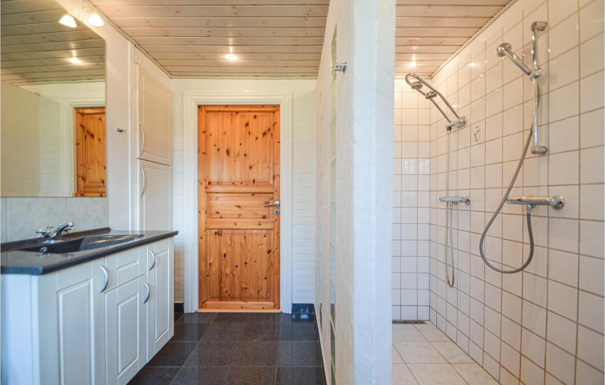Awesome Home In Bredebro With Kitchen Ballum Екстер'єр фото